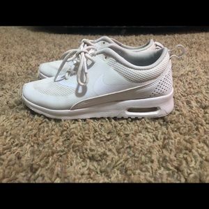 white nikes (size 5) ❕